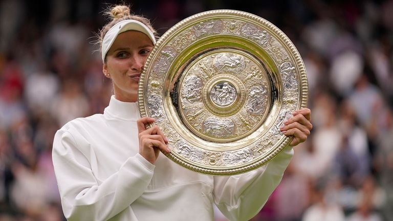 Vondrousova đi vào lịch sử khi vô địch Wimbledon 2023